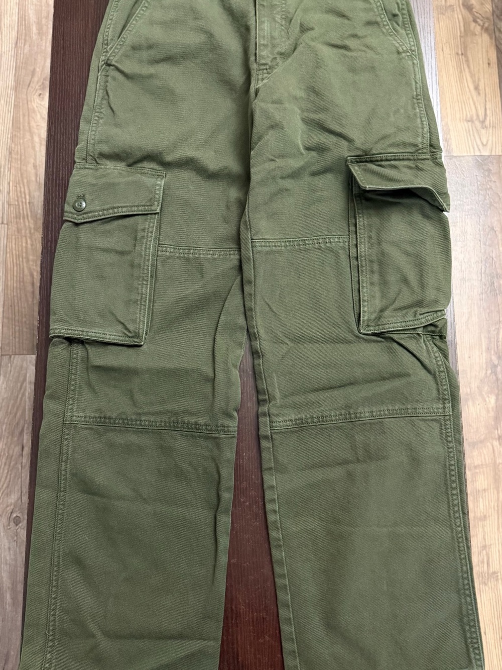 Aritzia TNA Khaki Cargo Pants. Size 2